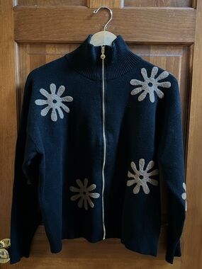 Keren Hart Size M  Black Zip Cardigan with Taupe Daisy Motifs